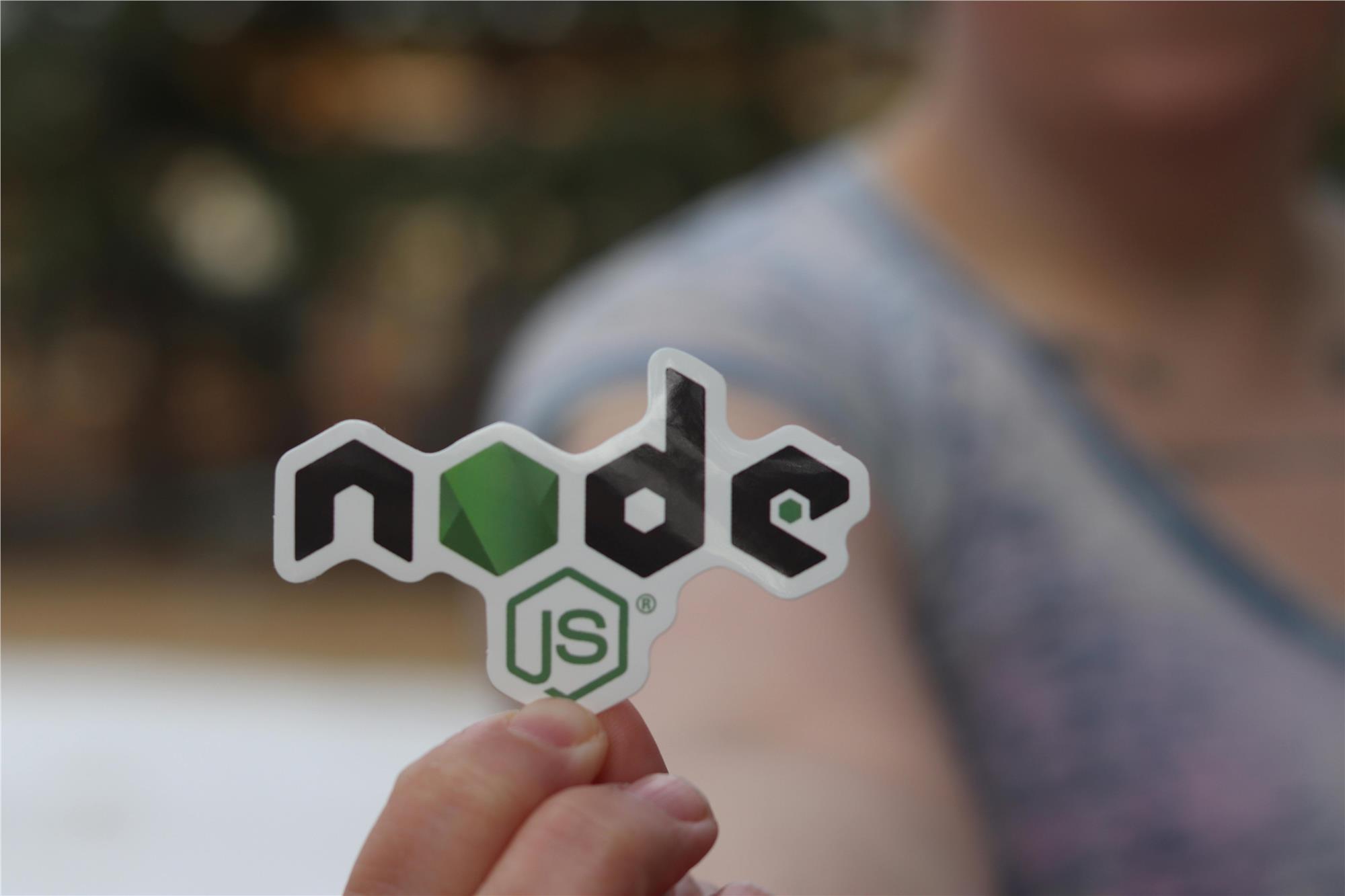 Node.js: Sunucu Tarafında JavaScript Devrimi title=